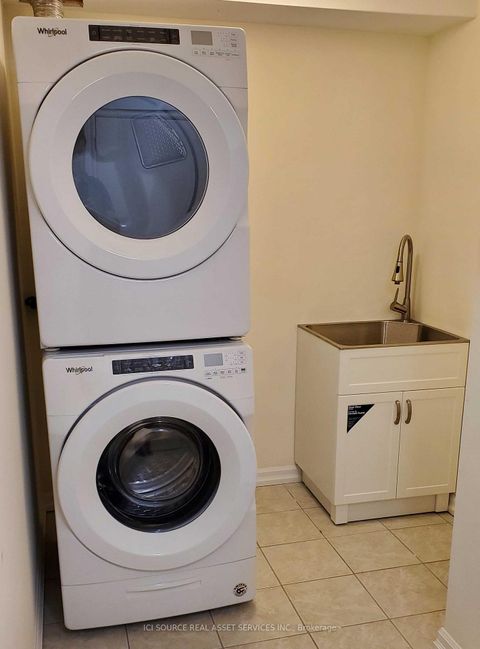 Photo 7 at 11 Levellands Crescent, Langstaff, Richmond Hill