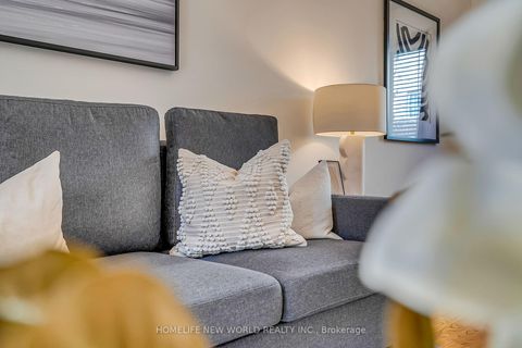 Photo 8 at 766 Greystone Court, Pinecrest, Oshawa