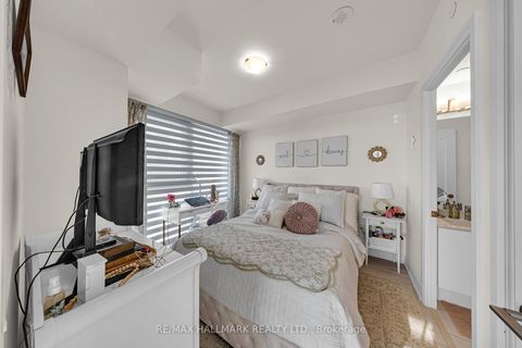 Photo 16 at 427 - 9000 Jane Street, Vellore Village, Vaughan
