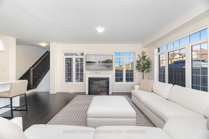 Photo 12 at 62 Block Road, Northwest Brampton, Brampton