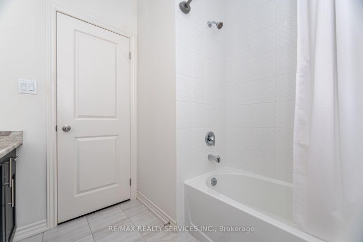Photo 38 at 62 Block Road, Northwest Brampton, Brampton
