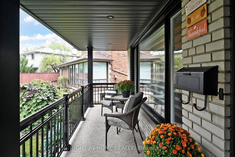Photo 2 at 11 Tefley Road, Newtonbrook West, Toronto
