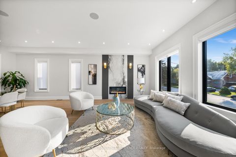 Photo 2 at 422 Hounslow Avenue, Willowdale West, Toronto