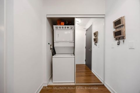 Photo 22 at 902 - 105 George Street, Moss Park, Toronto