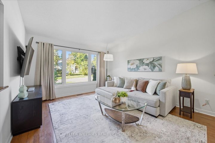 Photo 9 at 916 Elgin Street, Leslie Valley, Newmarket