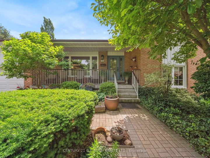 Photo 2 at 18 Claypine Trail, Brampton North, Brampton