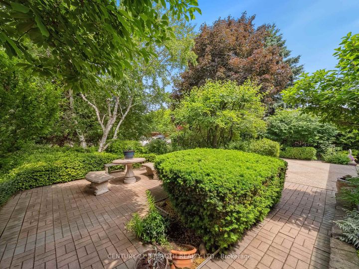 Photo 3 at 18 Claypine Trail, Brampton North, Brampton