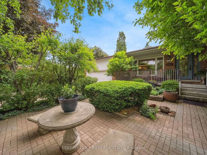 Photo 4 at 18 Claypine Trail, Brampton North, Brampton