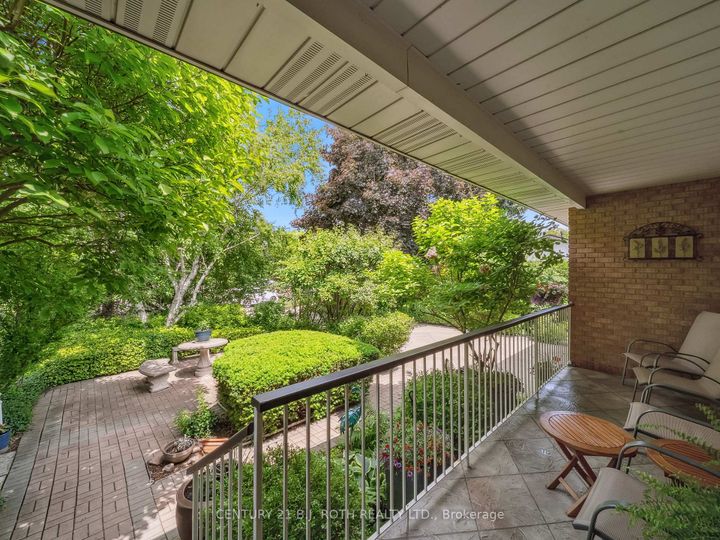 Photo 5 at 18 Claypine Trail, Brampton North, Brampton