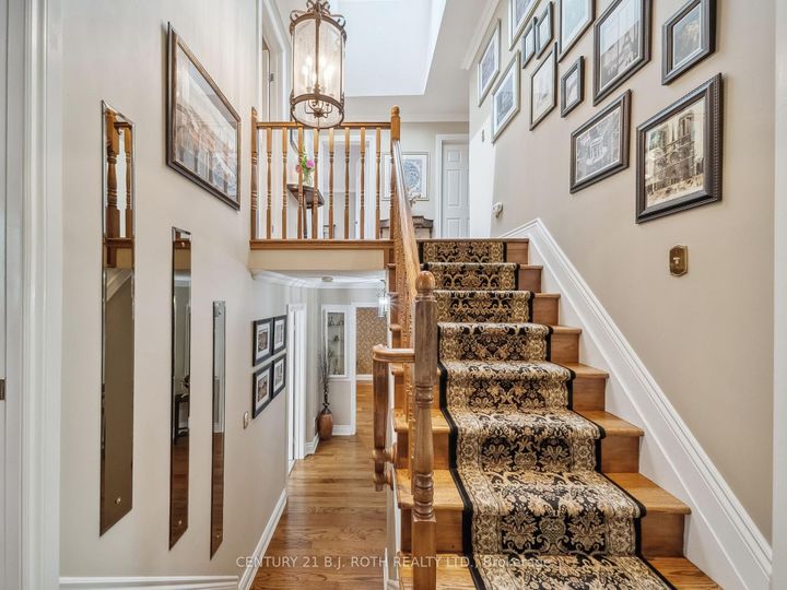 Photo 8 at 18 Claypine Trail, Brampton North, Brampton