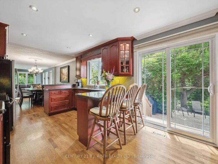 Photo 9 at 18 Claypine Trail, Brampton North, Brampton