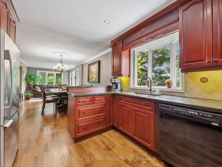 Photo 10 at 18 Claypine Trail, Brampton North, Brampton