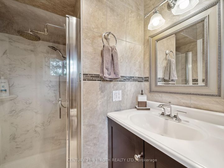 Photo 23 at 18 Claypine Trail, Brampton North, Brampton