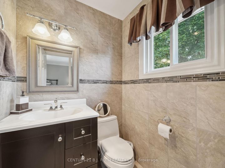 Photo 24 at 18 Claypine Trail, Brampton North, Brampton