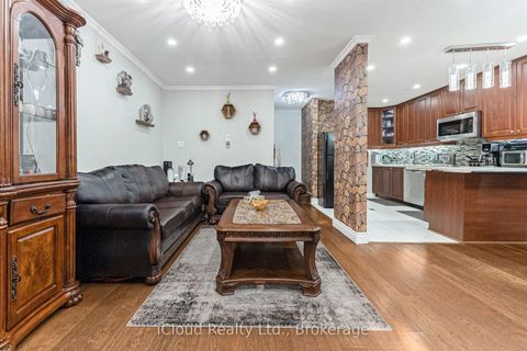 Photo 10 at 10 - 40 Rabbit Lane, West Deane, Toronto