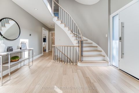 Photo 2 at 56 Magpie Crescent, Windfields, Toronto