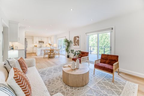 Photo 3 at 56 Magpie Crescent, Windfields, Toronto