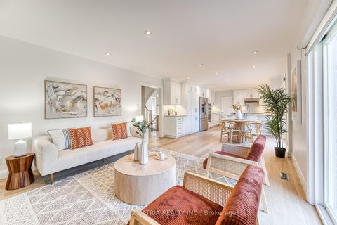 Photo 4 at 56 Magpie Crescent, Windfields, Toronto
