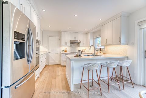 Photo 7 at 56 Magpie Crescent, Windfields, Toronto