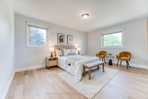 Photo 12 at 56 Magpie Crescent, Windfields, Toronto