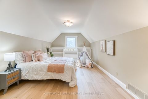 Photo 17 at 56 Magpie Crescent, Windfields, Toronto