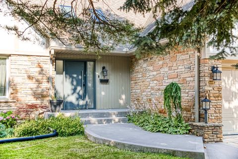 Photo 34 at 56 Magpie Crescent, Windfields, Toronto