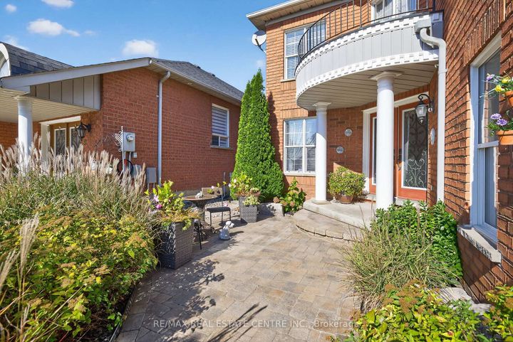 Photo 1 at 7 Larkmead Place, Wellington, Brampton