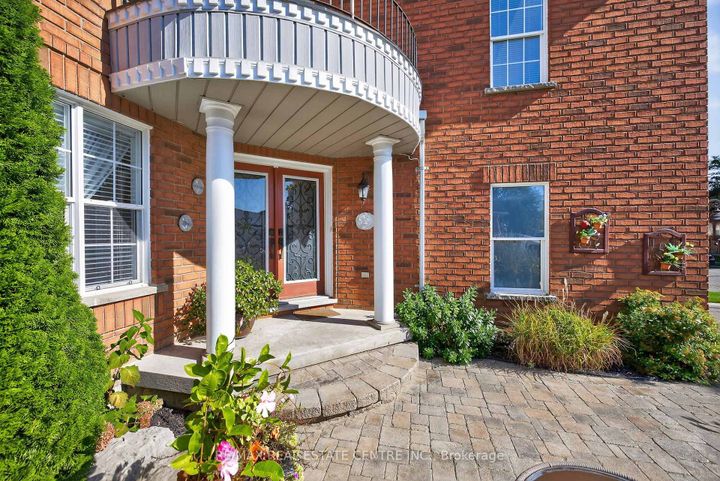 Photo 2 at 7 Larkmead Place, Wellington, Brampton