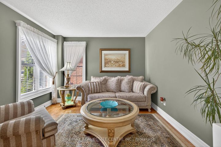 Photo 5 at 7 Larkmead Place, Wellington, Brampton