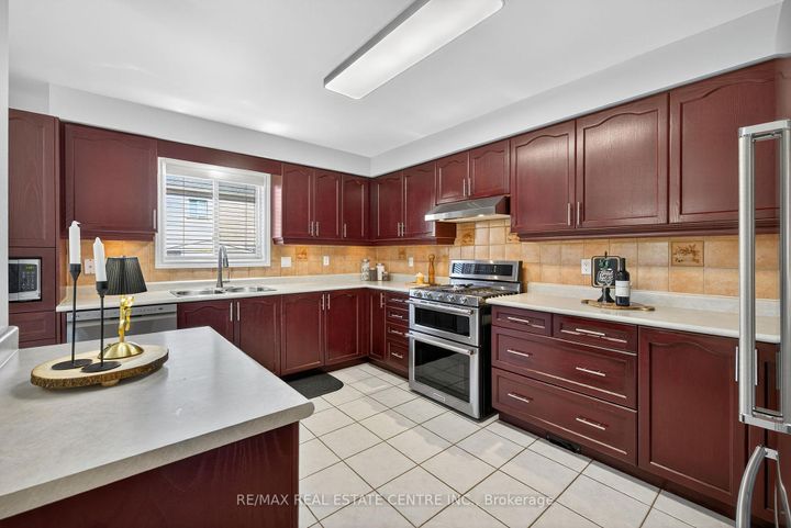 Photo 12 at 7 Larkmead Place, Wellington, Brampton