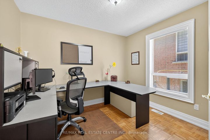 Photo 17 at 7 Larkmead Place, Wellington, Brampton
