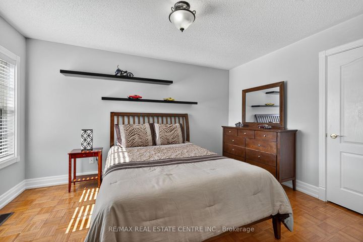 Photo 27 at 7 Larkmead Place, Wellington, Brampton