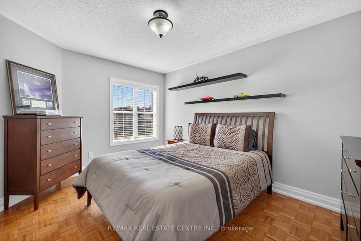 Photo 28 at 7 Larkmead Place, Wellington, Brampton