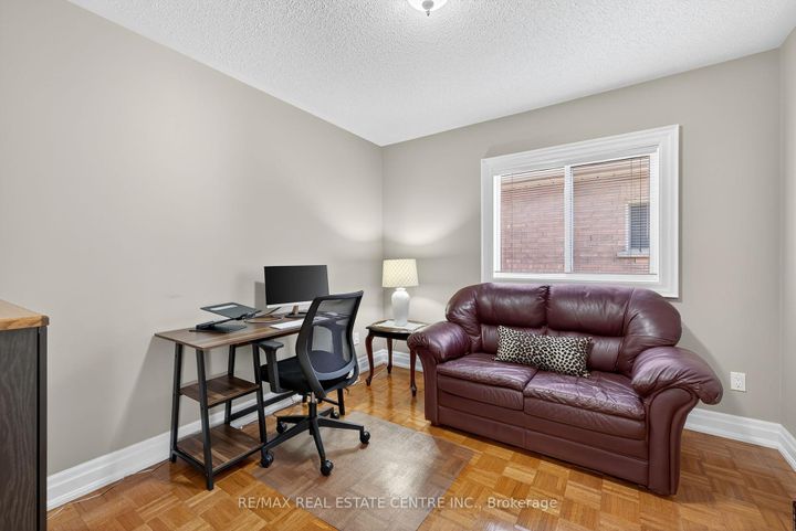 Photo 31 at 7 Larkmead Place, Wellington, Brampton