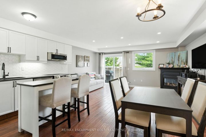 Photo 5 at 41 - 710 Spring Gardens Road, Bayview, Burlington