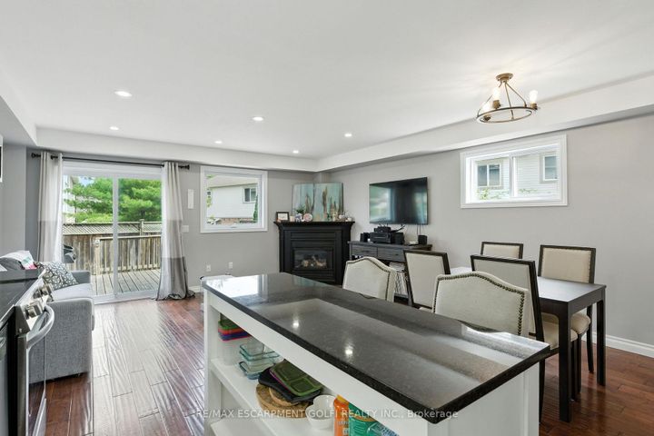 Photo 8 at 41 - 710 Spring Gardens Road, Bayview, Burlington