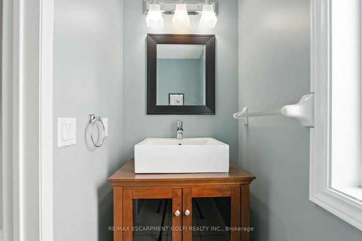 Photo 11 at 41 - 710 Spring Gardens Road, Bayview, Burlington