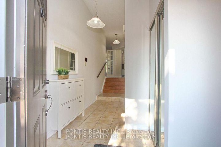 Photo 3 at 72 SHELDRAKE Court, Brampton South, Brampton
