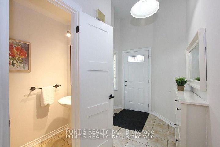 Photo 4 at 72 SHELDRAKE Court, Brampton South, Brampton