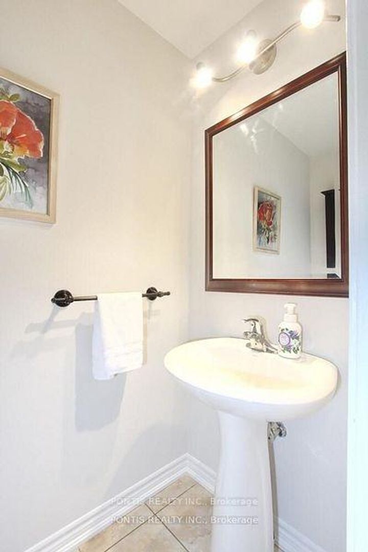 Photo 5 at 72 SHELDRAKE Court, Brampton South, Brampton