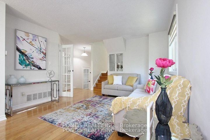 Photo 7 at 72 SHELDRAKE Court, Brampton South, Brampton