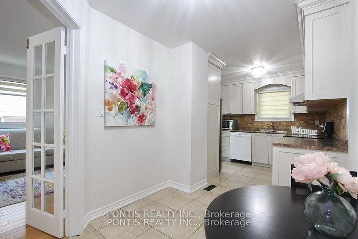 Photo 9 at 72 SHELDRAKE Court, Brampton South, Brampton