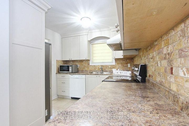Photo 11 at 72 SHELDRAKE Court, Brampton South, Brampton