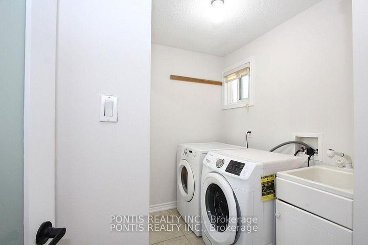 Photo 17 at 72 SHELDRAKE Court, Brampton South, Brampton