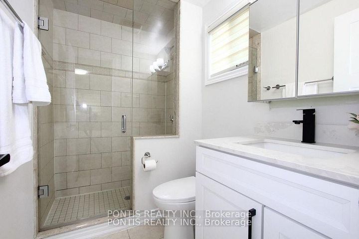 Photo 23 at 72 SHELDRAKE Court, Brampton South, Brampton