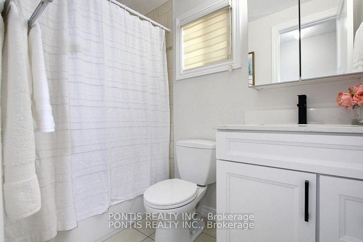 Photo 28 at 72 SHELDRAKE Court, Brampton South, Brampton