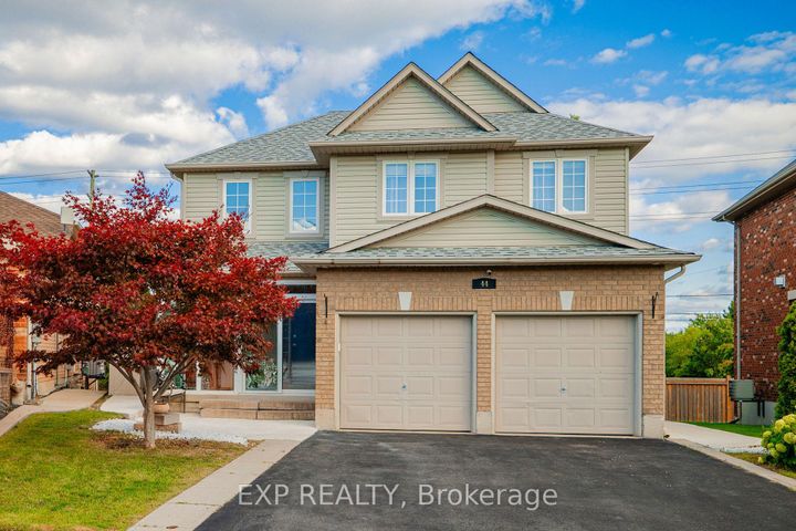 Photo 1 at 44 Pentland Road, Waterdown, Hamilton