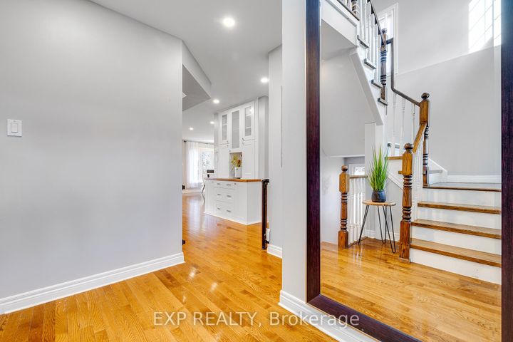 Photo 3 at 44 Pentland Road, Waterdown, Hamilton