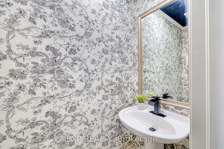 Photo 16 at 44 Pentland Road, Waterdown, Hamilton