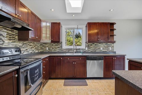 Photo 5 at 28 Virginia Boulevard, Virginia, Georgina